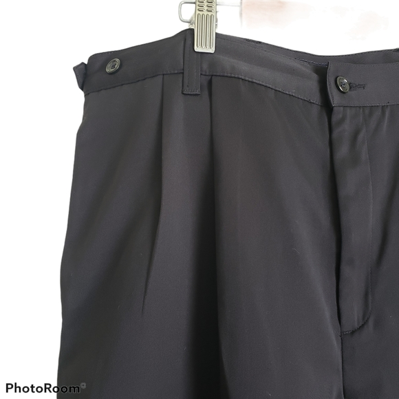 Dockers black pleated bermuda shorts size W36 - Picture 2 of 5